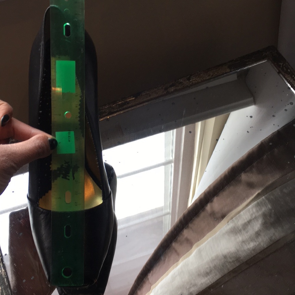 Shoes - Picture 7 of 8